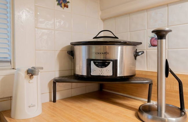 The Secret Garden - The Cottage Near Beach, Shops, Restaurants, Pet Friendly, Close to Lucerne Ave! - Foto 25