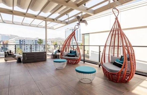Hollywood Penthouse with Balcony & Pool View - Photo 37