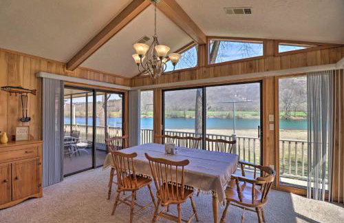 Scenic Riverview Getaway with Screened Porch! - Foto 9