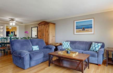 Beauty on the Beach by Bayley Vacation Rentals - Photo 6