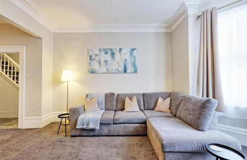 Large 5-Bedroom Home, Perfect for Long Stays & Team Accommodation - Foto 47