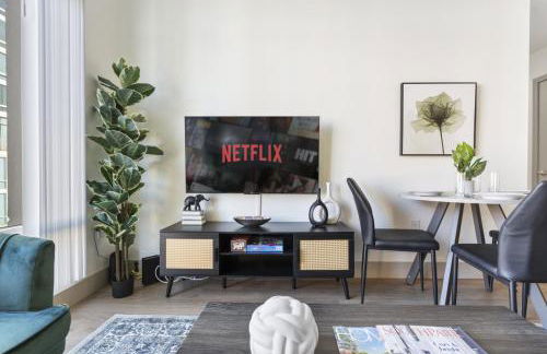 Uptown Luxury - Top Floor King Suite, Free Parking - Foto 8