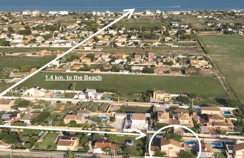 Villa Loli, Chalet con piscina, cerca de la playa y la ciudad - Photo 6