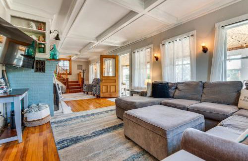 Hot Tub and Fireplace Coastal Getaway in Maine - Foto 5