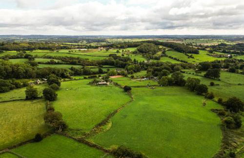 Spacious 4 Bed Holiday Home with Hot Tub & Parking near Matlock Peak District - Foto 42