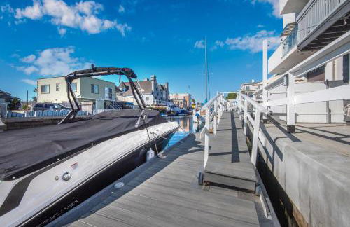 Sunset Island 3 Level Home on the Water sleeps 10 - Photo 51