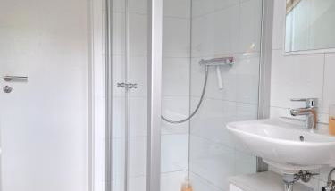 WEINBERGBLICK Wohnung im Haus FREY - 2BR ,Küche, 2 Bäder, 2 Balkone, Parkplatz direkt vor der Tür - Foto 5, towels, Shower