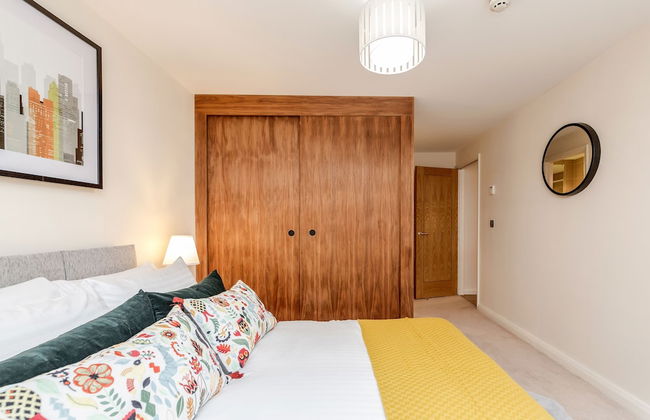 Large Apartment near Windsor Castle - Photo 3