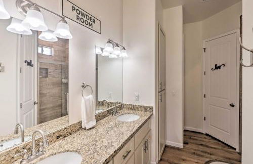 Bright Home with Yard, 4 Mi to Colorado River! - Foto 14