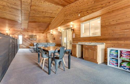 Epic Indoor Pool w/slide & hot tub close to beach - Foto 16