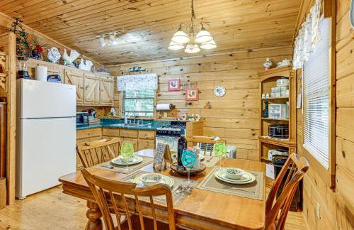 11 Mi to Dtwn Franklin Cabin with Porch! - Foto 2