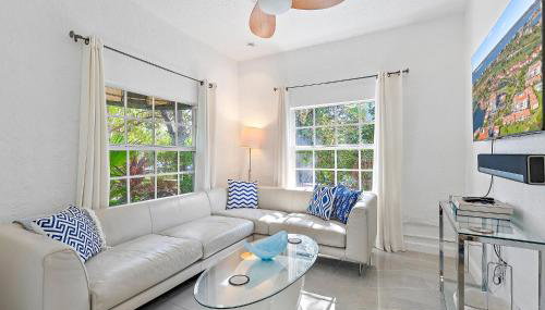 The White Flamingo - Tropical Pool Escape with Guest Cabana - Foto 5