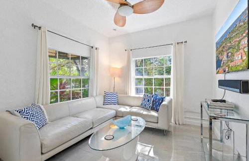 The White Flamingo - Tropical Pool Escape with Guest Cabana - Foto 5