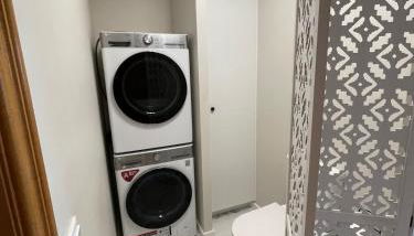 Picturesque Penthouse - Photo 4, Shower