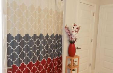 Modern 4BR Home with Wi-Fi & Garage Games - Foto 10