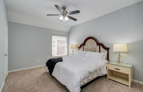 Luxury Pool Home Near Sugar Land Town Center - Photo 18