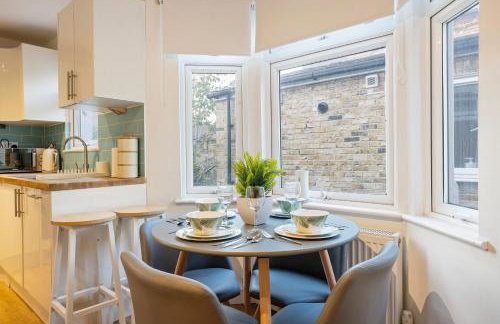 Spacious Retreat 5 Beds Sleeps 8 Free Parking - Foto 16