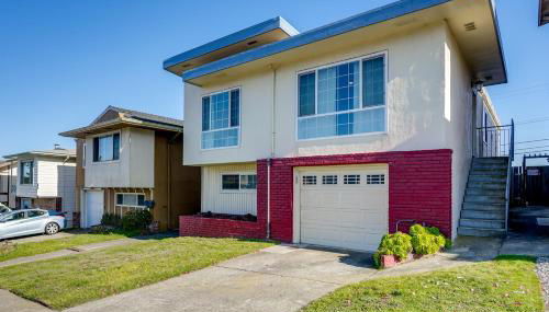 Easy SF Access! Spacious Family Home with Yard - Foto 3