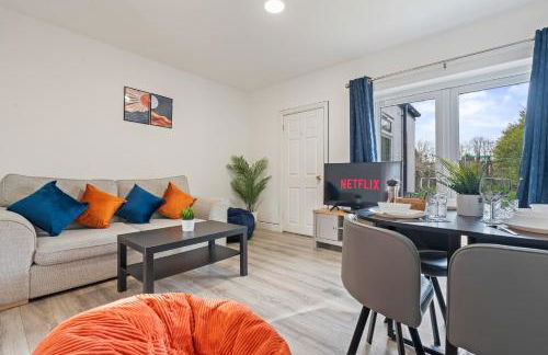 Centrally Located 4BR House By Hyped Properties Short Term Rental Agency With Free Parking Wolverhampton - Foto 2