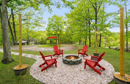Modernized Log Cabin w Hot Tub Fire Pit & Views - Photo 36
