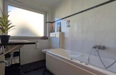 Familienwohnung mit Whirlpool Badewanne und Balkon - Foto 12