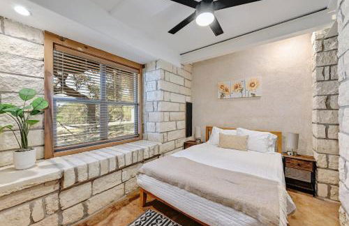 Luxury Lakefront Escape on Lake Travis - Photo 19