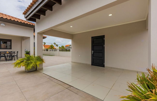 NEW 6BR Villa w Pool Across Street Palmbeach - Foto 26