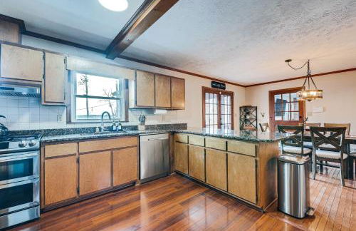 McDonough Escape with Private Hot Tub and Game Room! - Foto 9