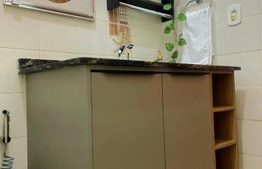 Casa Ampla de estilo colonial, espaço para até três carros - Foto 17