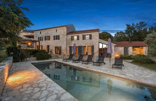 Casa 42 pet friendly for 9 people in Central Istria with salt - water pool - Foto 1