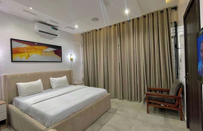 The Azaria Hotel & Apartment - Photo 27