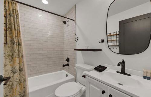 Elegant and Stylish Glenmoor Abode - 5 min to Town - Foto 46