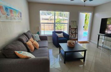 Prime Location Gateway with Pool & Patios, Near Beaches, Groceries and Restaurants - Photo 29
