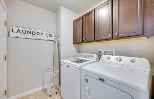 Stunning Peyton Retreat with Game Room, Private Yard - Foto 30