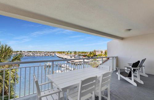 Andros - Spacious 2x2 Waterfront Condo - Photo 10