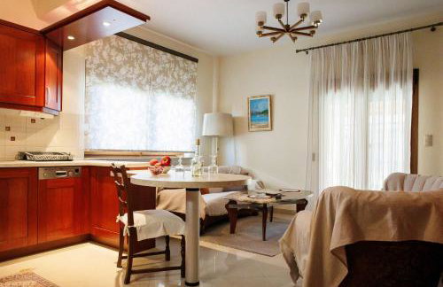 Anastasia's Kastoria Cozy Modern Garden Retreat - Foto 18