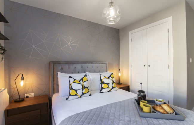 Elliot Oliver - Modern 2 Bedroom Town Centre Apartment - Photo 5