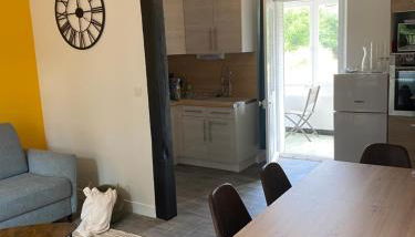 Maison les 3 fées , 3 chambres, Chamerolles - Photo 4, stove, pet friendly, minibar