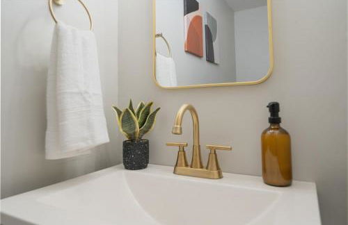 Heritage Haus - Luxe 2BR w Deck, Pets OK, Wi-fi, Near Marietta Sq - Foto 32