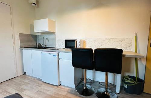 Studio 11 Proche Centre Ville avec Wifi Parking Troyes - Foto 6