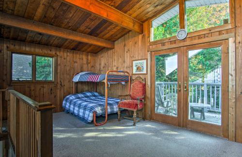 Lakefront Montague Cottage with Deck and Beach! - Foto 16