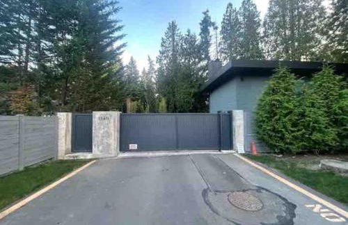 Modern Loft with Park Like Setting View - Foto 7