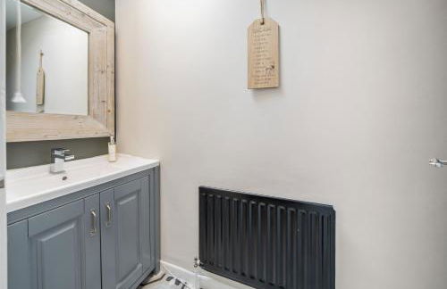 3BR Home with Hot Tub and Garden - Foto 14