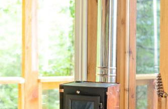 Stunning Pet-Friendly Treehouse for Relaxing Glamping Retreats in North Carolina - Foto 51