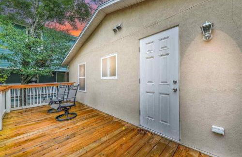 Spacious renovated 4br downtown home w firepit sleeps 8+ - Photo 24