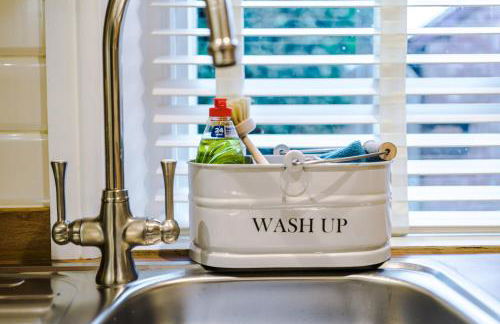 Country Charm Cottage Sleeps 4 & Free Parking - Photo 14