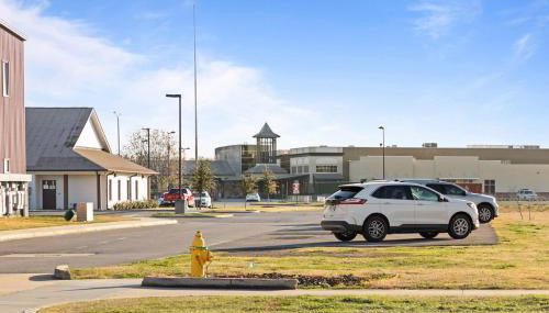 NEW Willow House KING Garage Sports Complex - Foto 2