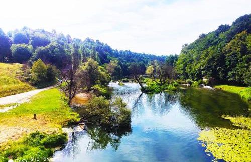 SMARAGD RIVER near Rastoke & Plitvice Lakes - Foto 19