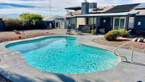 Spacious Getaway! Pool, Spa, Sleeps 9 - Foto 4