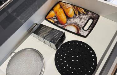 Studio 63 novo, luxuoso e completo com ar condicionado e cama Queen Size - Centro Mogi - Até 4 Pessoas - Foto 49